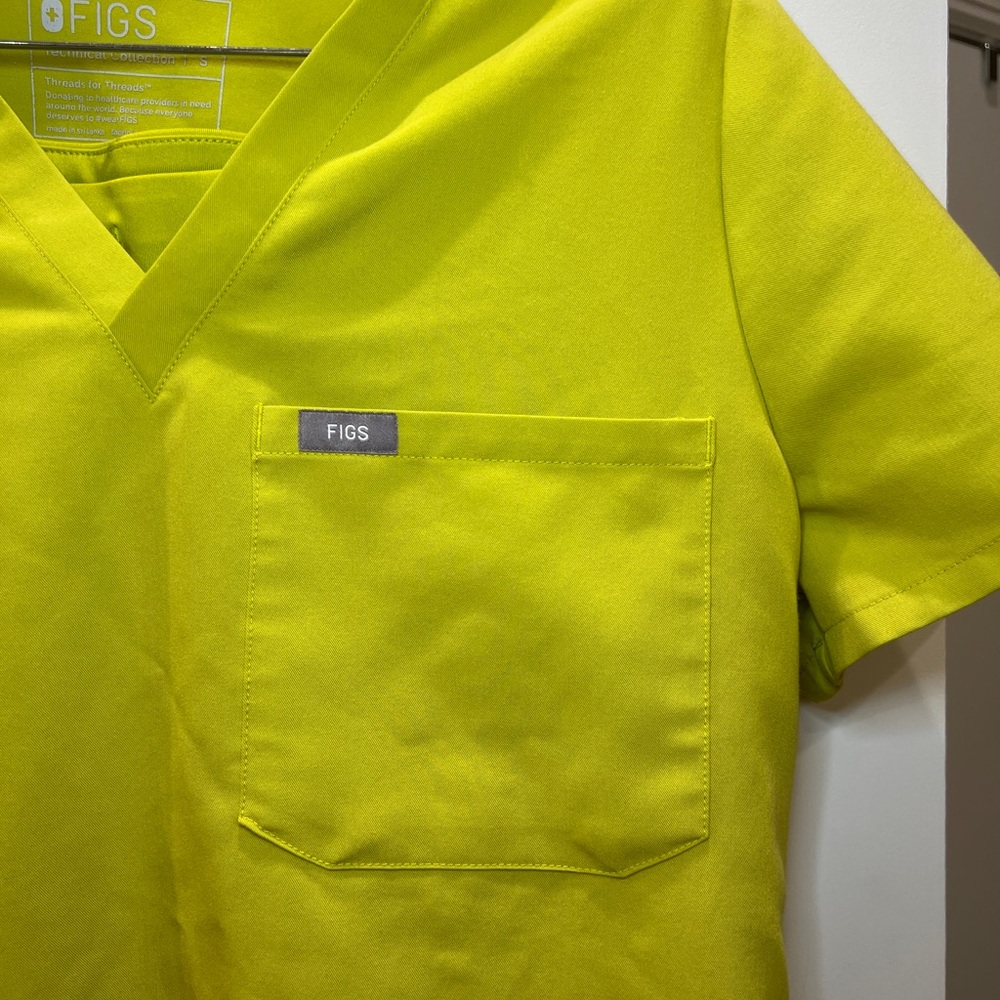 Figs Citrine Scrub Top - SMALL